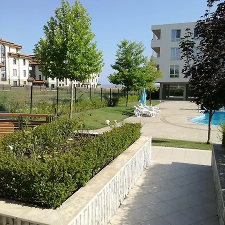 Nora01 *